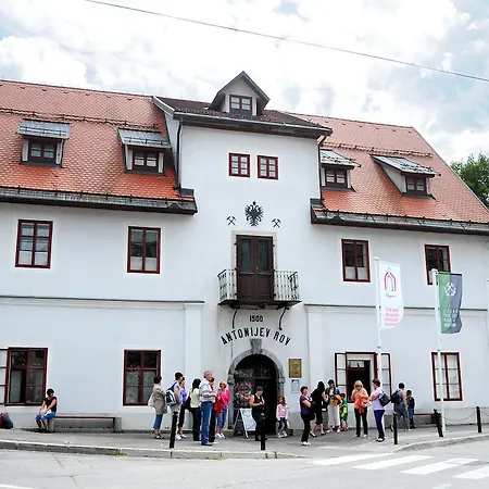 Vendégház Tollazzi Logatec