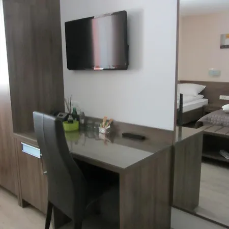 Vendégház Tollazzi Logatec